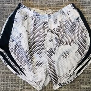 Nike Dri-Fit Running Short Women's Size Small black and white pre-owned